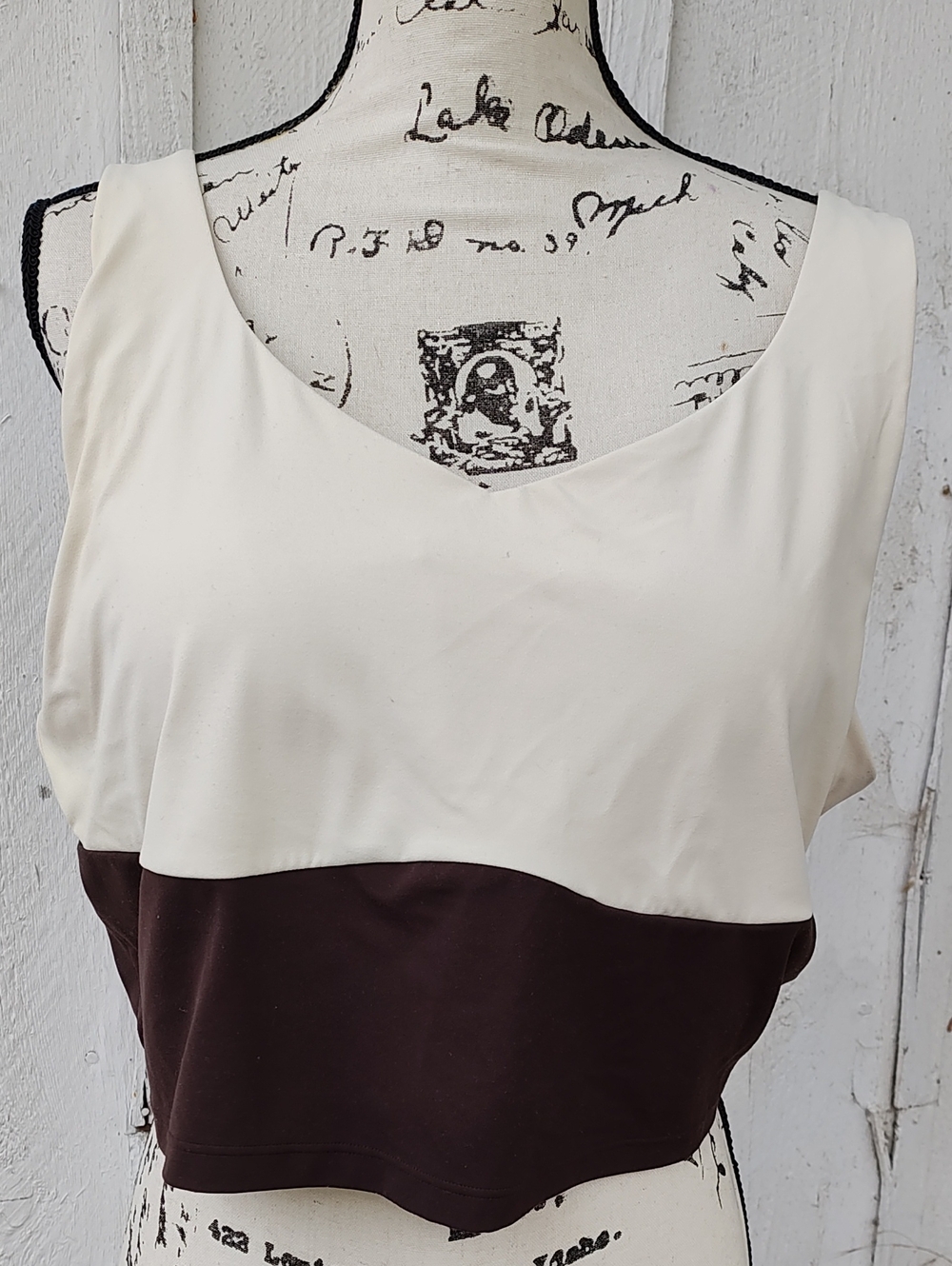 Old Navy Active StudioSmooth Cream and Brown Colorblock Scoop Crop Top XXL